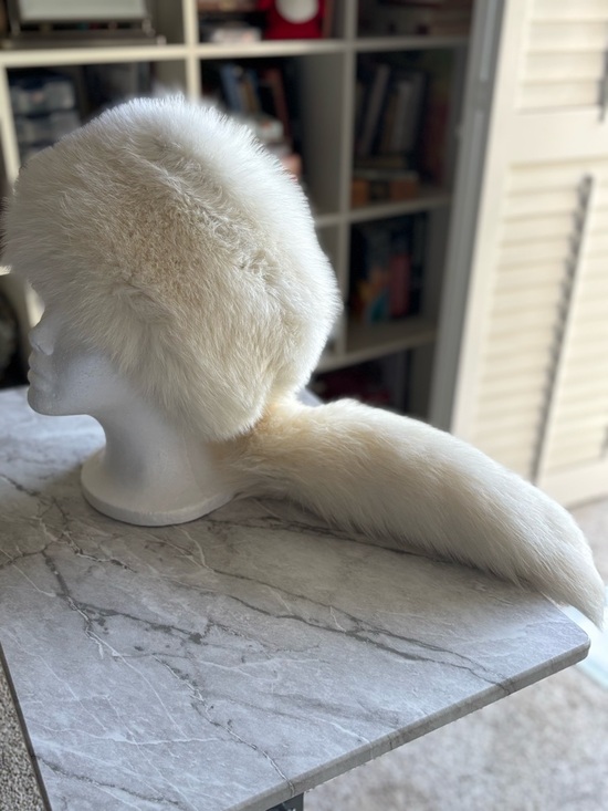 EUC IL TRENINO Luxurious White Fur Hat Womens Made in an Italy. Size S main image 8
